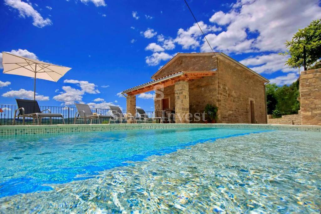 ISTRIA - OPRTALJ, TWO ISTRIAN AUTOCHTHONOUS HOUSES WITH POOLS AND PANORAMIC VIEW