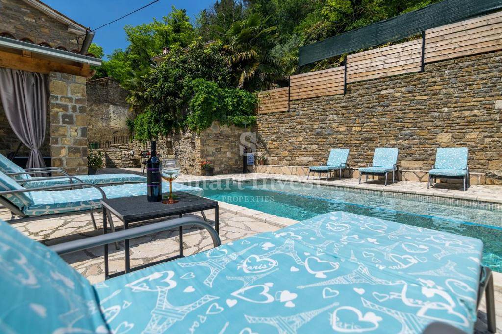 ISTRIA - OPRTALJ, TWO ISTRIAN AUTOCHTHONOUS HOUSES WITH POOLS AND PANORAMIC VIEW