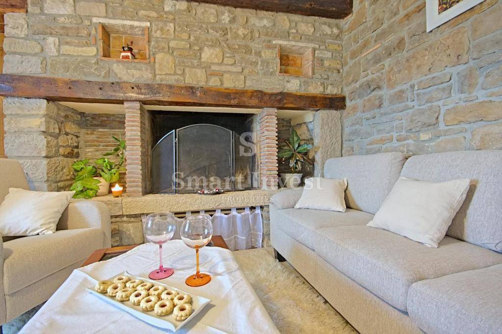 ISTRIA - OPRTALJ, TWO ISTRIAN AUTOCHTHONOUS HOUSES WITH POOLS AND PANORAMIC VIEW