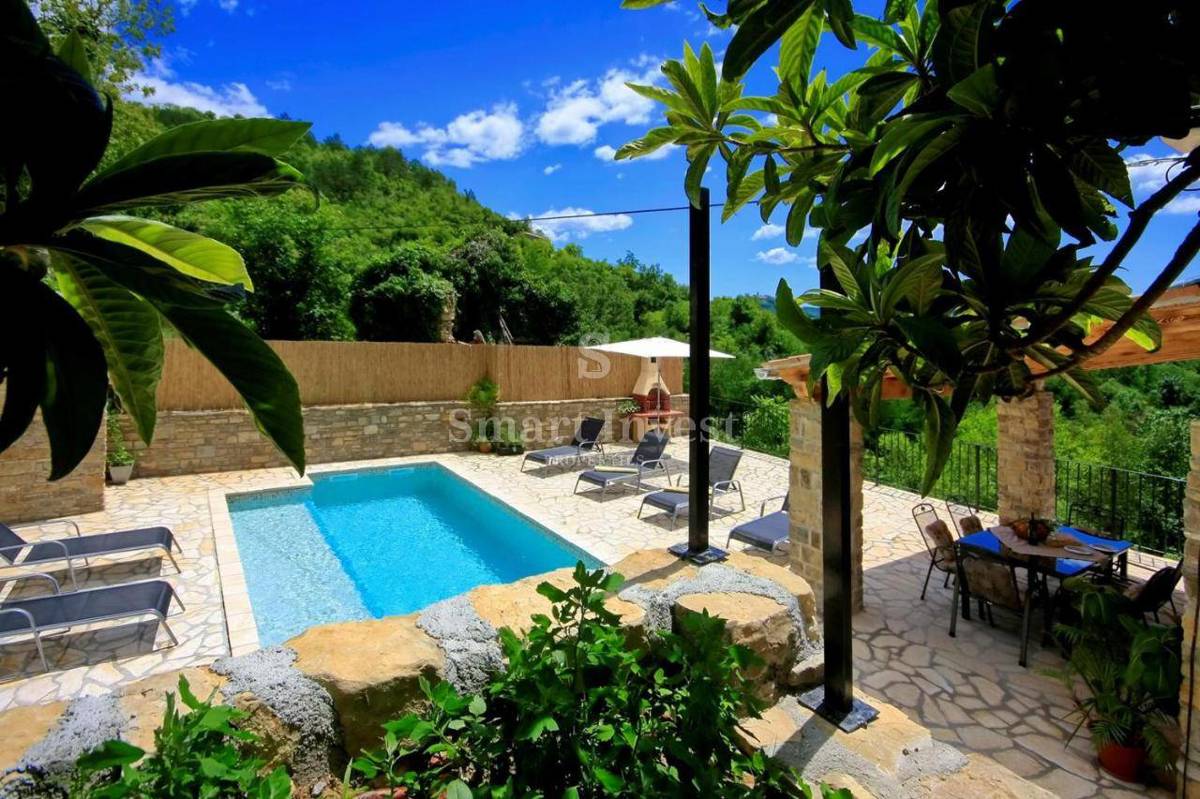 ISTRIA - OPRTALJ, TWO ISTRIAN AUTOCHTHONOUS HOUSES WITH POOLS AND PANORAMIC VIEW
