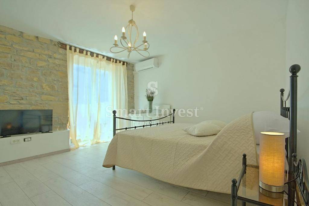 ISTRIA - OPRTALJ, TWO ISTRIAN AUTOCHTHONOUS HOUSES WITH POOLS AND PANORAMIC VIEW