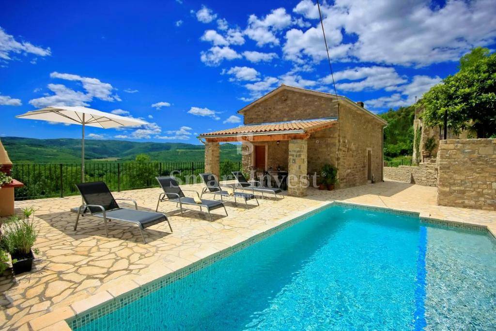 ISTRIA - OPRTALJ, TWO ISTRIAN AUTOCHTHONOUS HOUSES WITH POOLS AND PANORAMIC VIEW