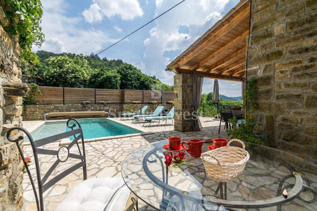 ISTRIA - OPRTALJ, TWO ISTRIAN AUTOCHTHONOUS HOUSES WITH POOLS AND PANORAMIC VIEW