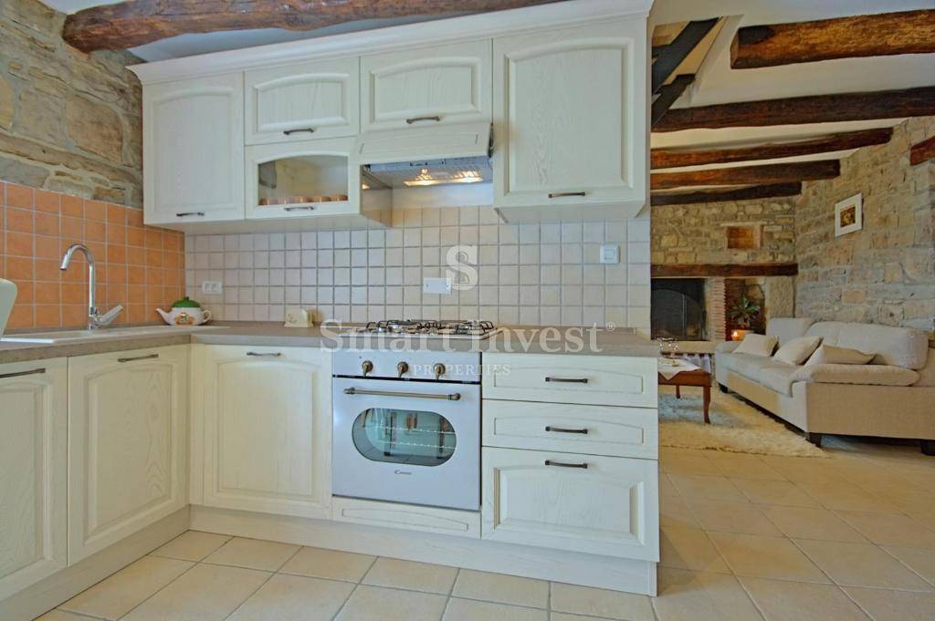 ISTRIA - OPRTALJ, TWO ISTRIAN AUTOCHTHONOUS HOUSES WITH POOLS AND PANORAMIC VIEW