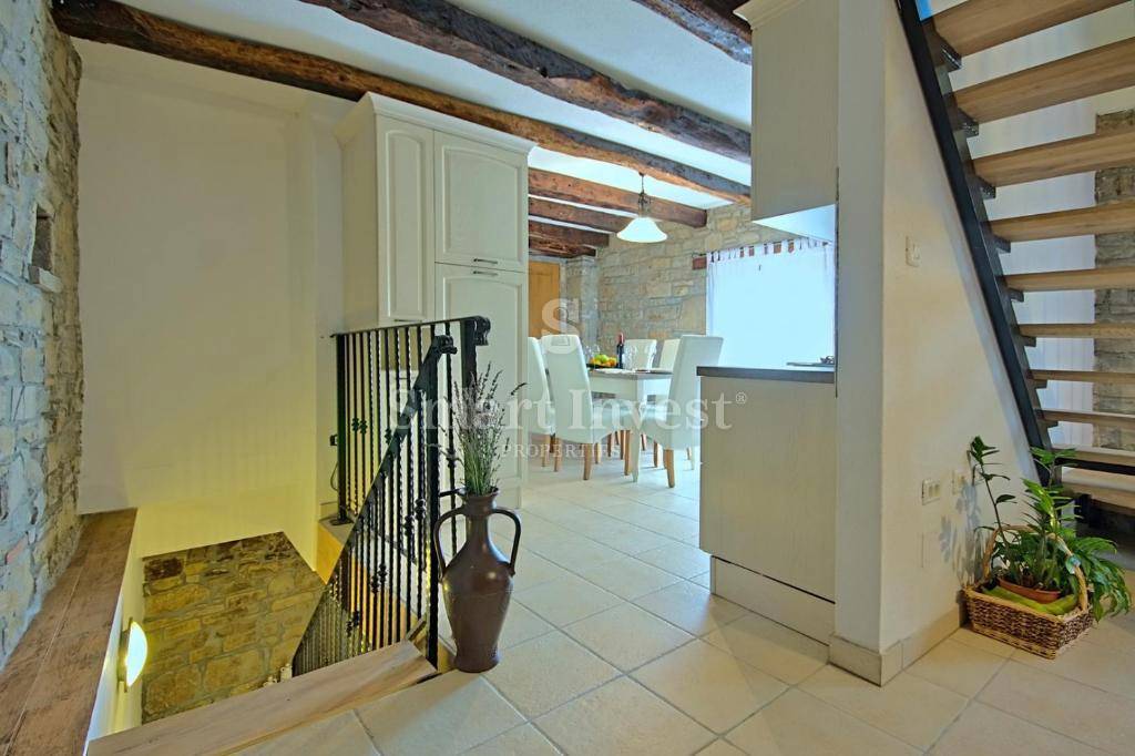ISTRIA - OPRTALJ, TWO ISTRIAN AUTOCHTHONOUS HOUSES WITH POOLS AND PANORAMIC VIEW