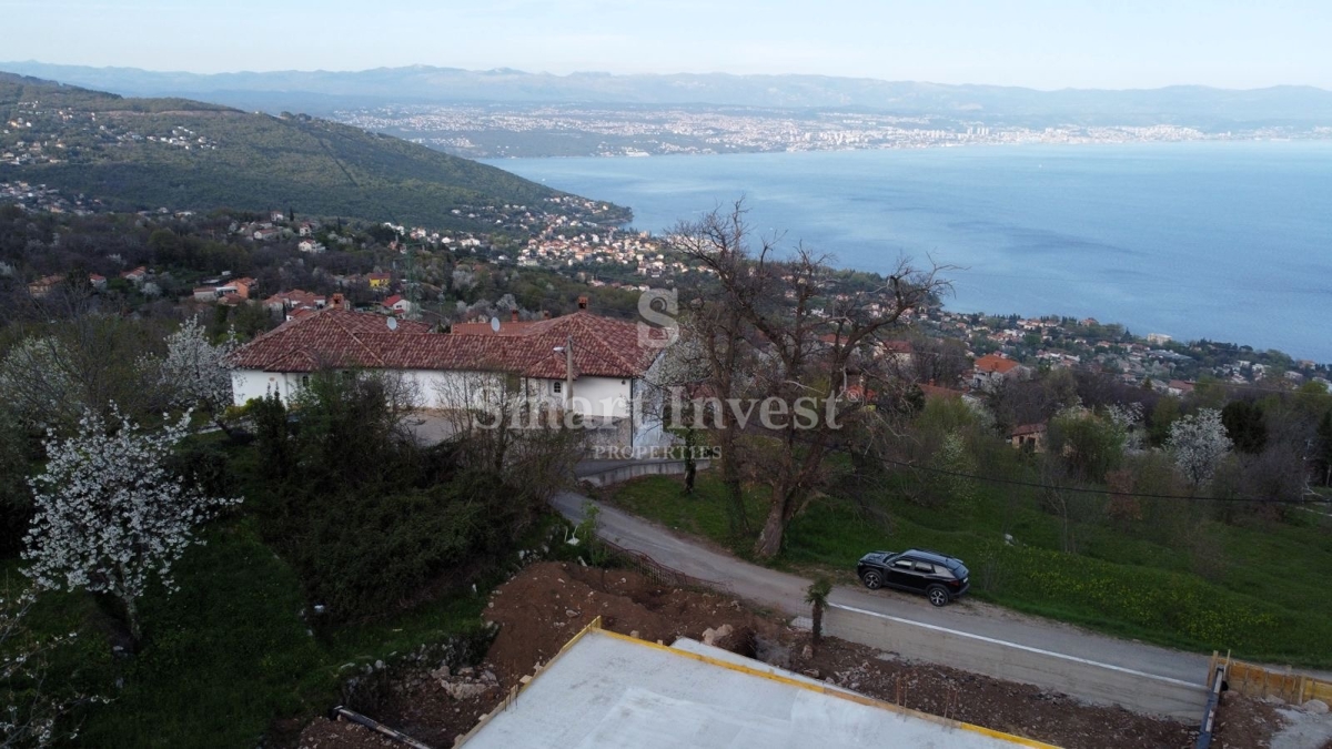 LOVRAN, Hiša 58 m2 s pogledom na morje na mirni lokaciji