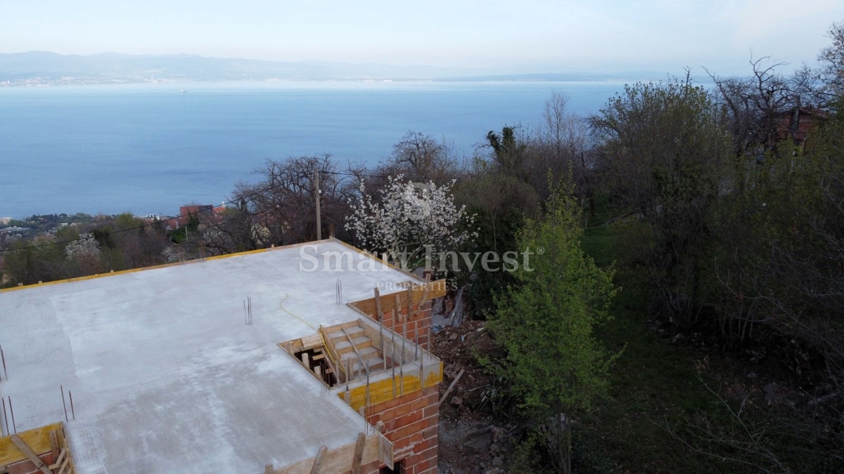 LOVRAN, Hiša 58 m2 s pogledom na morje na mirni lokaciji