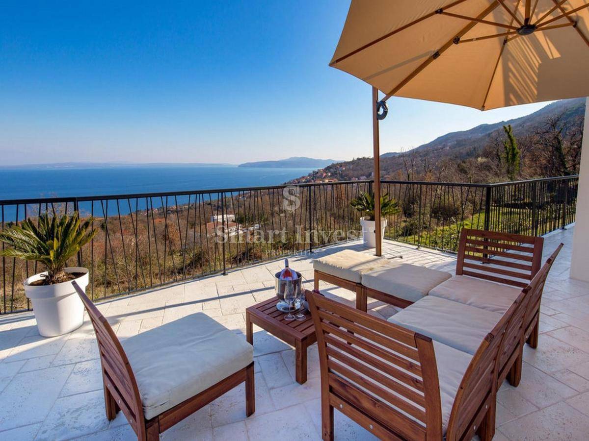 OPATIJA - IČIĆI, Vila z bazenom in panoramskim pogledom na morje, prodamo