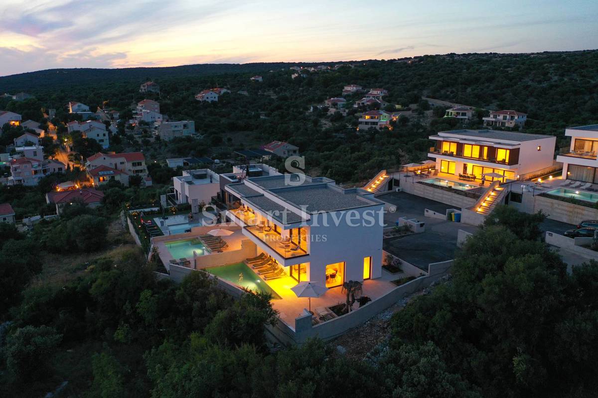 OTOK PAG, dve dvojčki z bazenoma, 100 m od morja!
