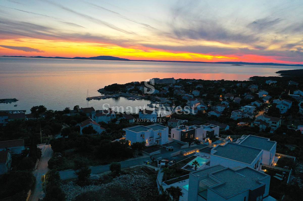 OTOK PAG, dve dvojčki z bazenoma, 100 m od morja!