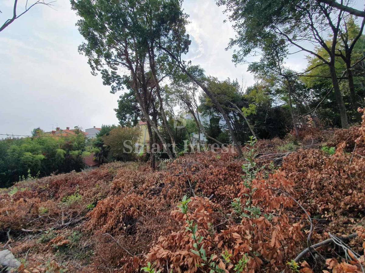 OPATIJA, zemljišče z lokacijskim dovoljenjem za gradnjo 3 vil s pogledom na morje