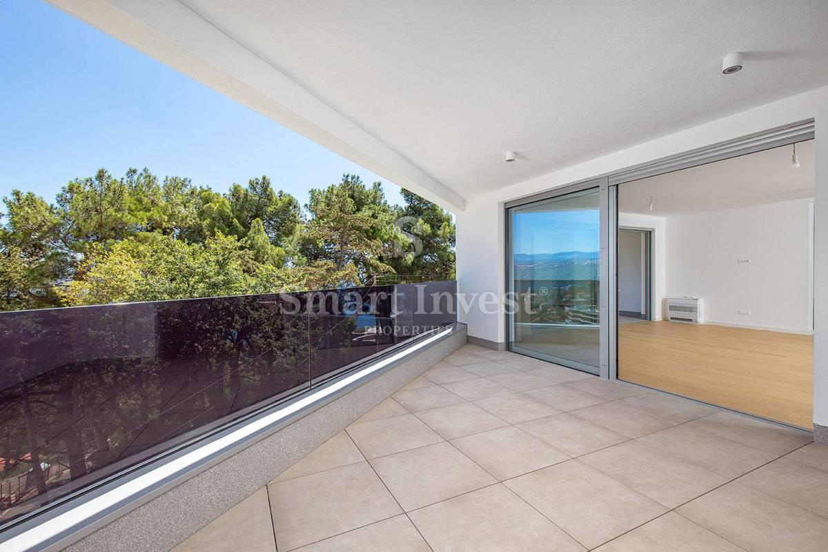 OPATIJA, luksuzno 5-sobno stanovanje s panoramskim pogledom na morje