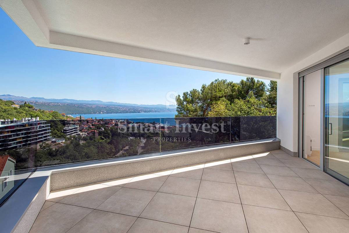 OPATIJA, luksuzno 5-sobno stanovanje s panoramskim pogledom na morje