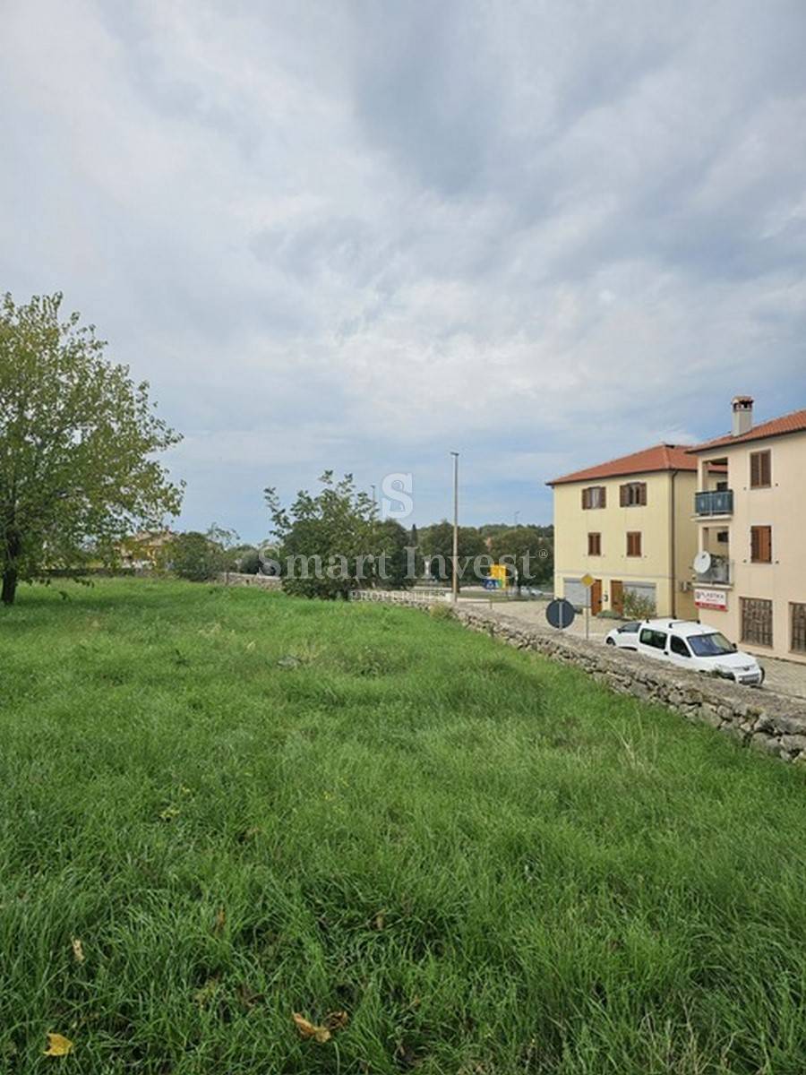 ROVINJ okolica, zazidljivo zemljišče 1350 m2