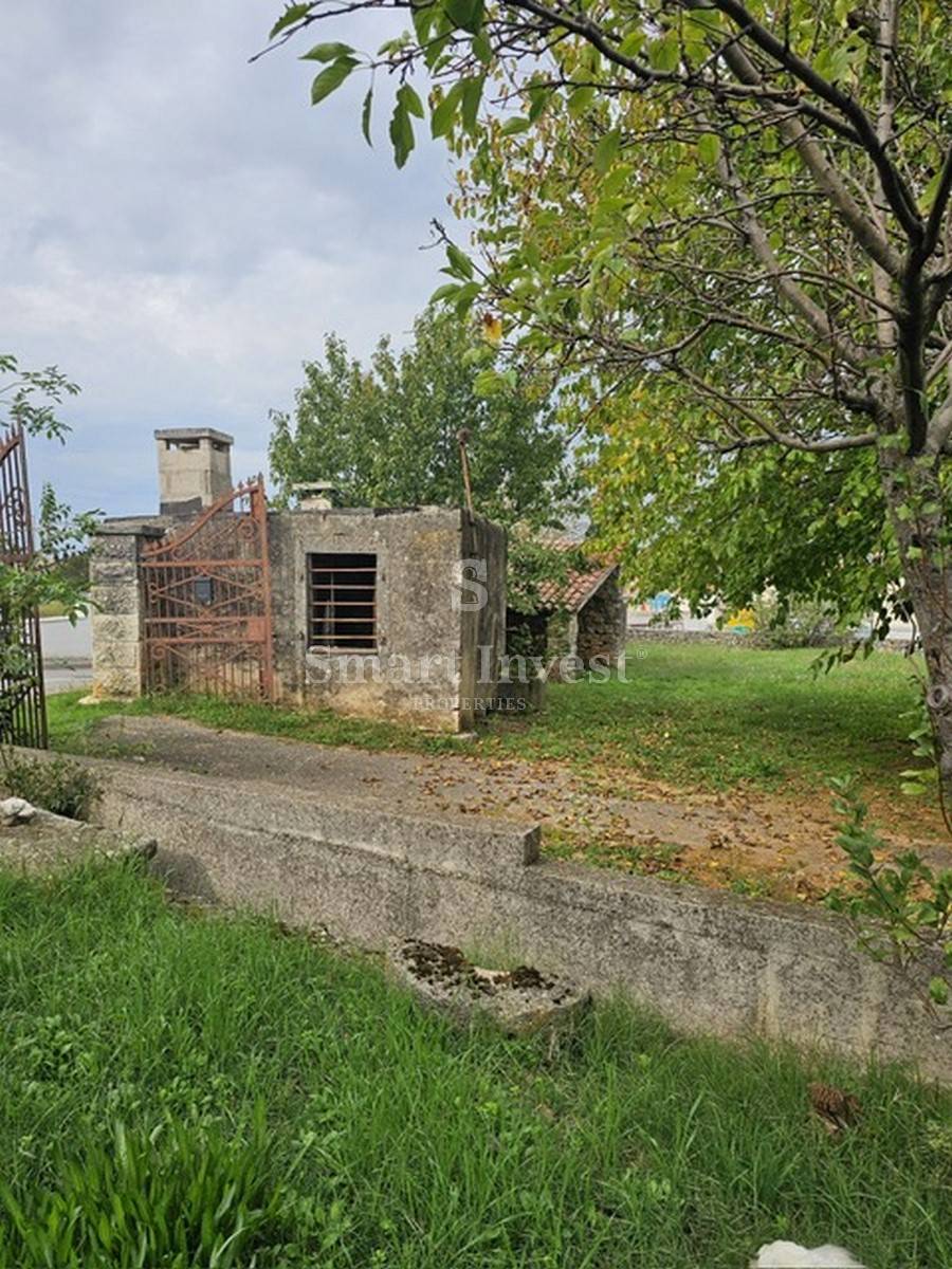 ROVINJ okolica, zazidljivo zemljišče 1350 m2