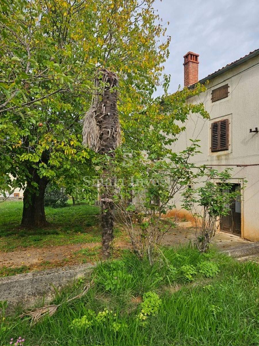ROVINJ okolica, zazidljivo zemljišče 1350 m2