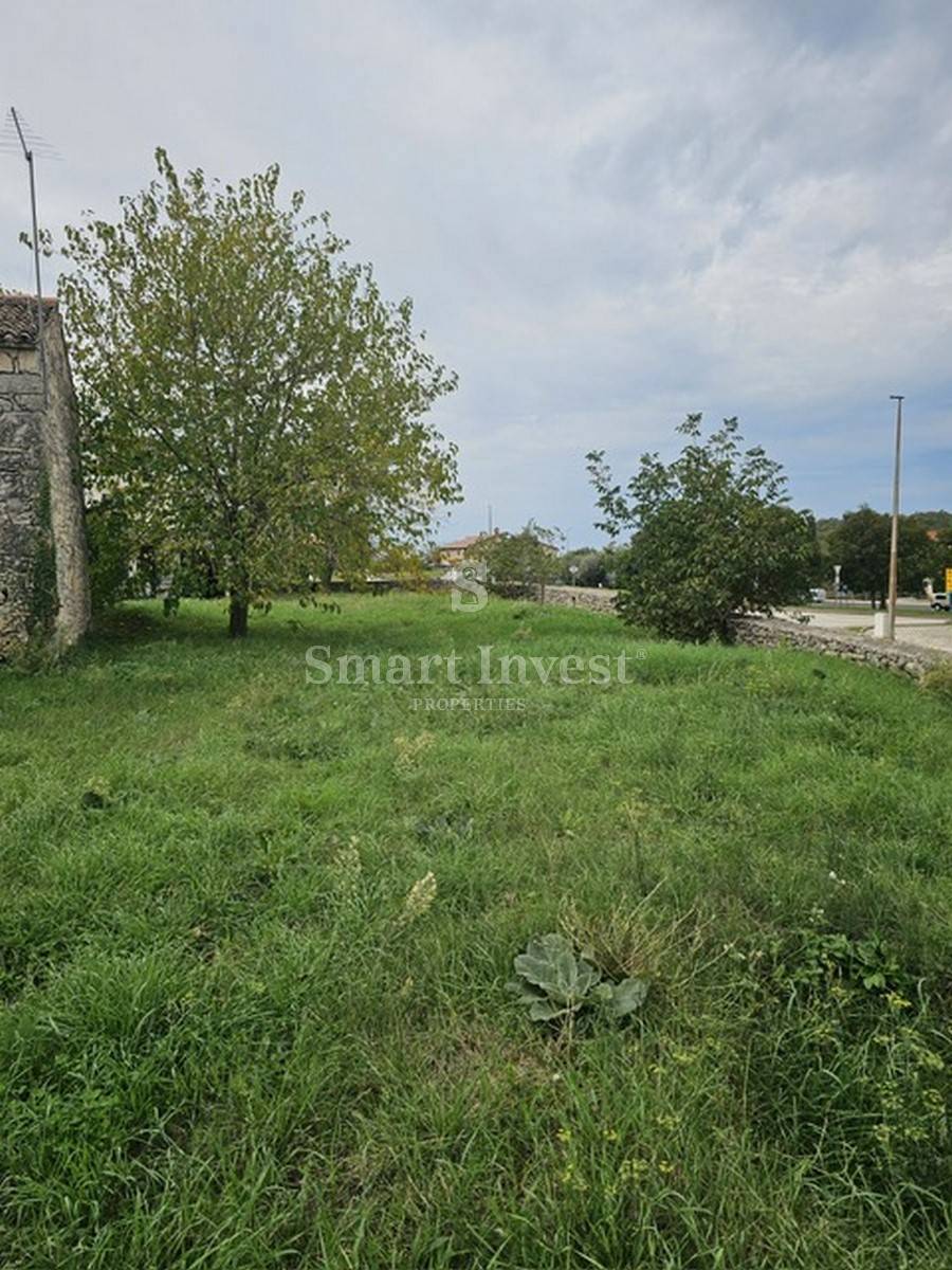 ROVINJ okolica, zazidljivo zemljišče 1350 m2