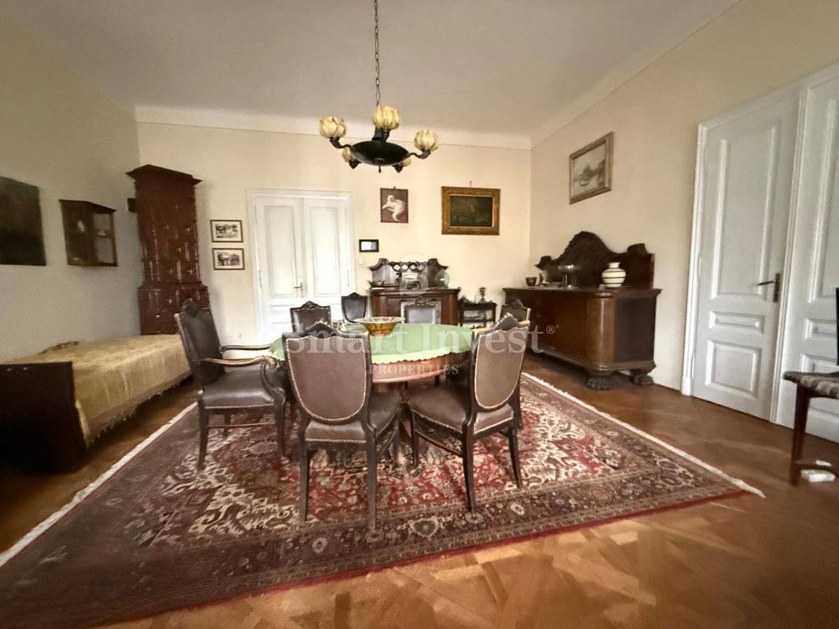 OPATIJA, stanovanje 139 m2 s parkiriščem, v stari vili 50 m do morja!