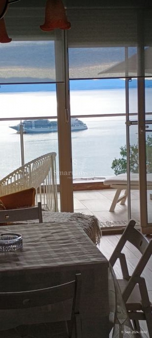 OPATIJA, 2-sobno stanovanje s pogledom na morje v stavbi z bazenom