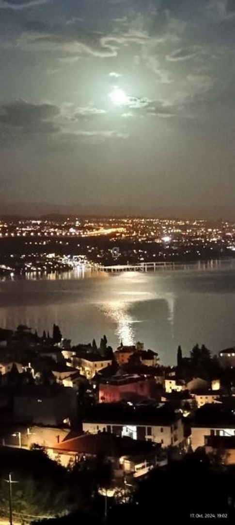 OPATIJA, 2-sobno stanovanje s pogledom na morje v stavbi z bazenom