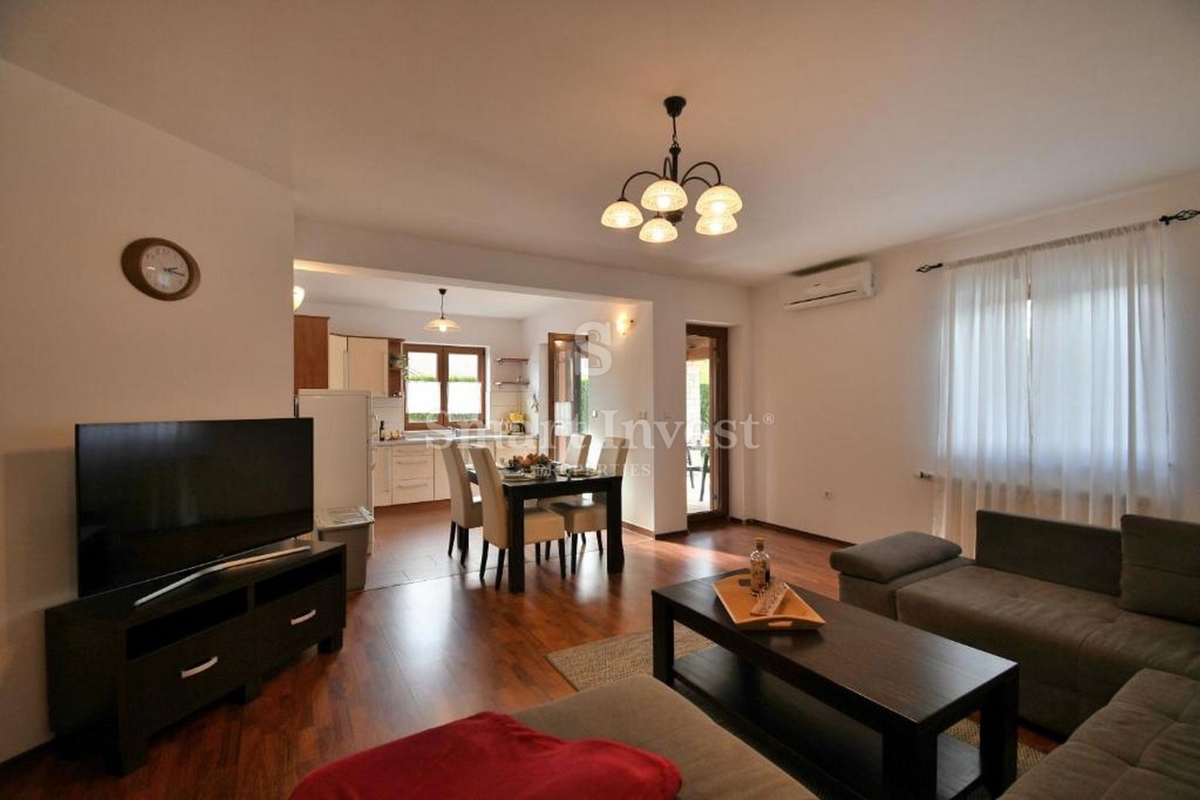 ISTRA - POREČ, hiša s 4 apartmaji in bazenom