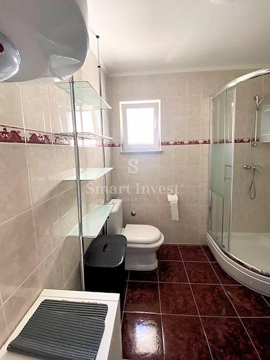 LOVRAN, Hiša s 5 apartmaji in pogledom na morje, prodamo