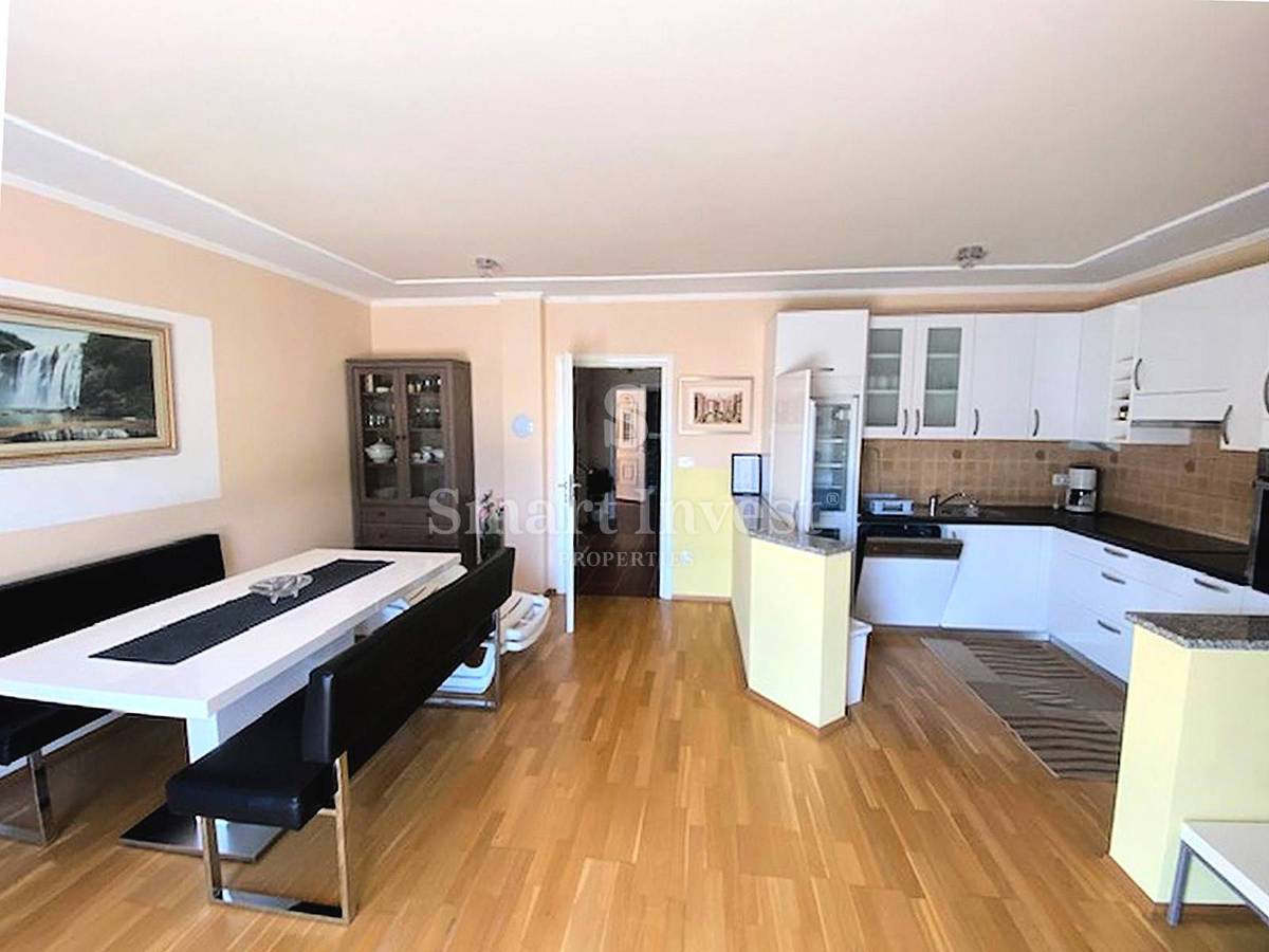 LOVRAN, Hiša s 5 apartmaji in pogledom na morje, prodamo