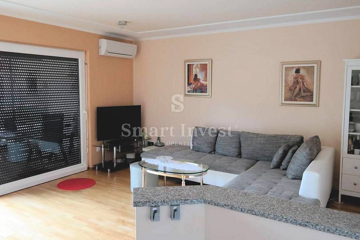 LOVRAN, Hiša s 5 apartmaji in pogledom na morje, prodamo