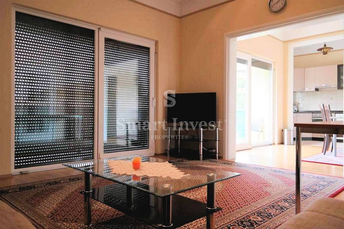 LOVRAN, Hiša s 5 apartmaji in pogledom na morje, prodamo