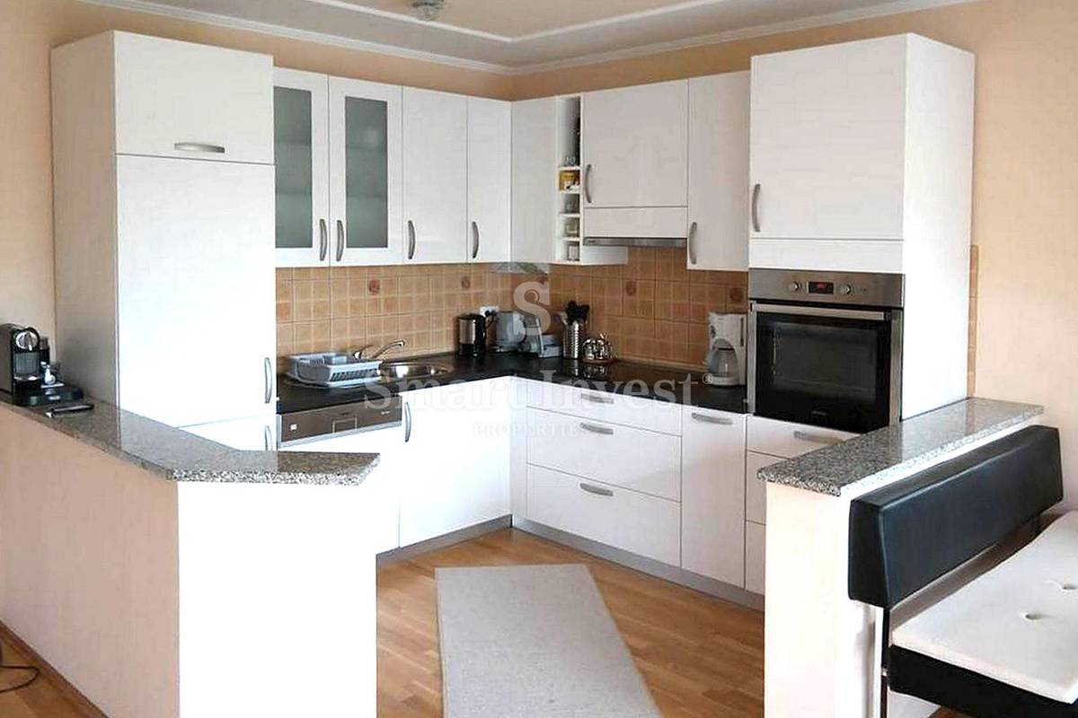 LOVRAN, Hiša s 5 apartmaji in pogledom na morje, prodamo