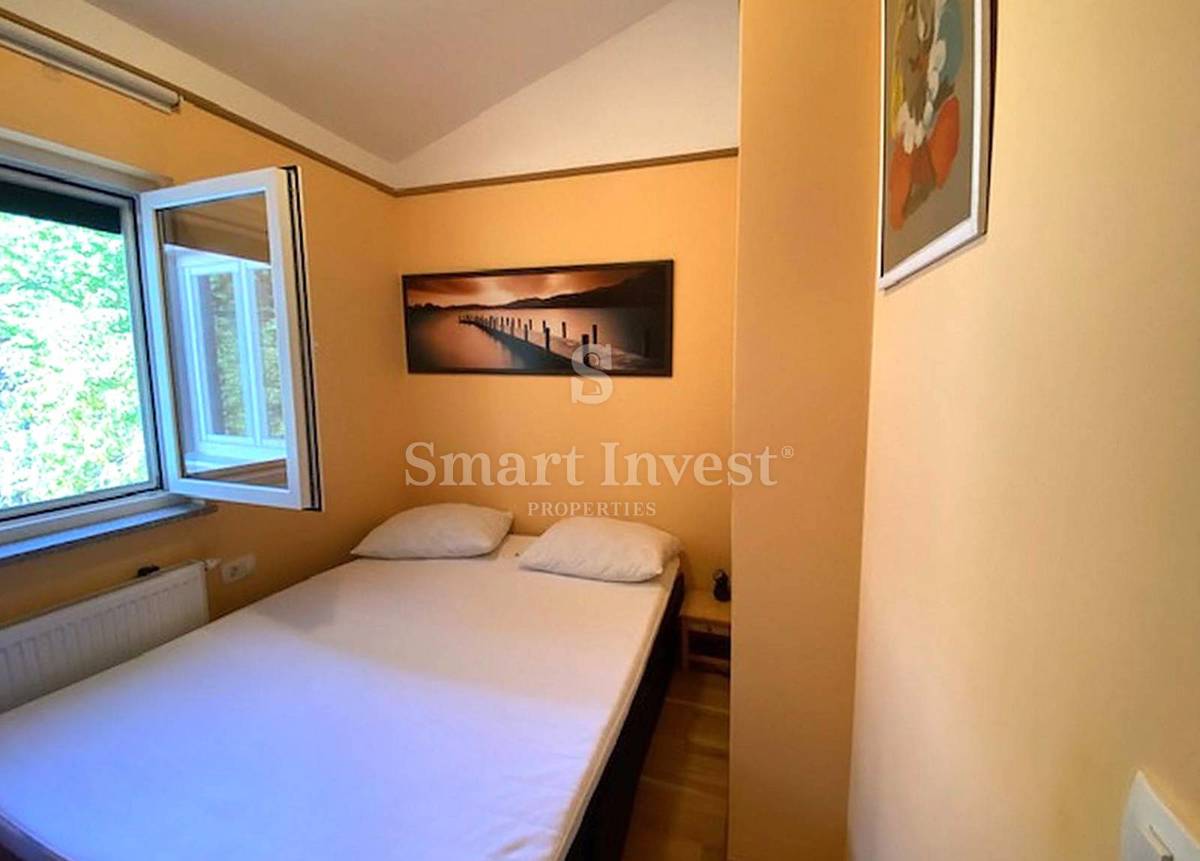 LOVRAN, Hiša s 5 apartmaji in pogledom na morje, prodamo