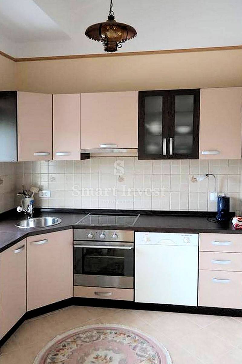 LOVRAN, Hiša s 5 apartmaji in pogledom na morje, prodamo