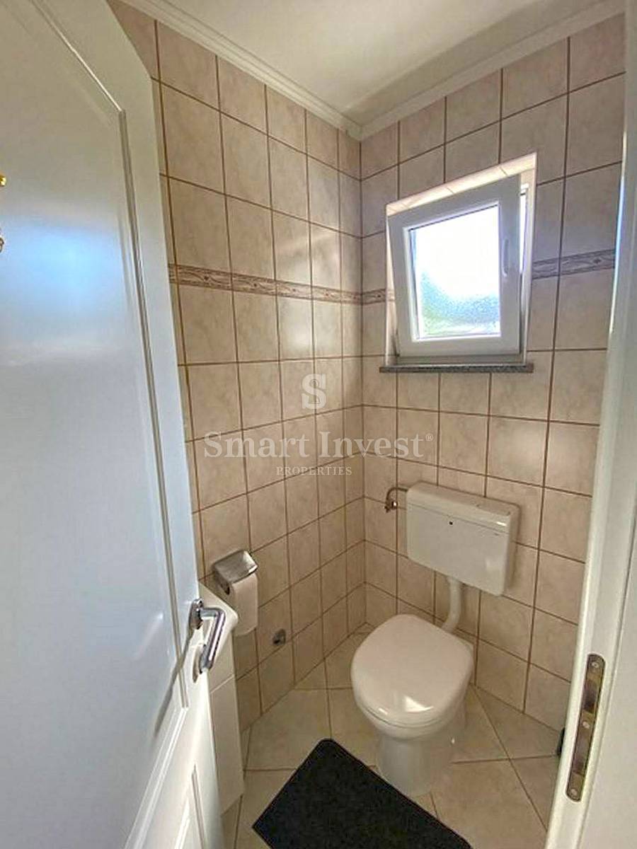 LOVRAN, Hiša s 5 apartmaji in pogledom na morje, prodamo