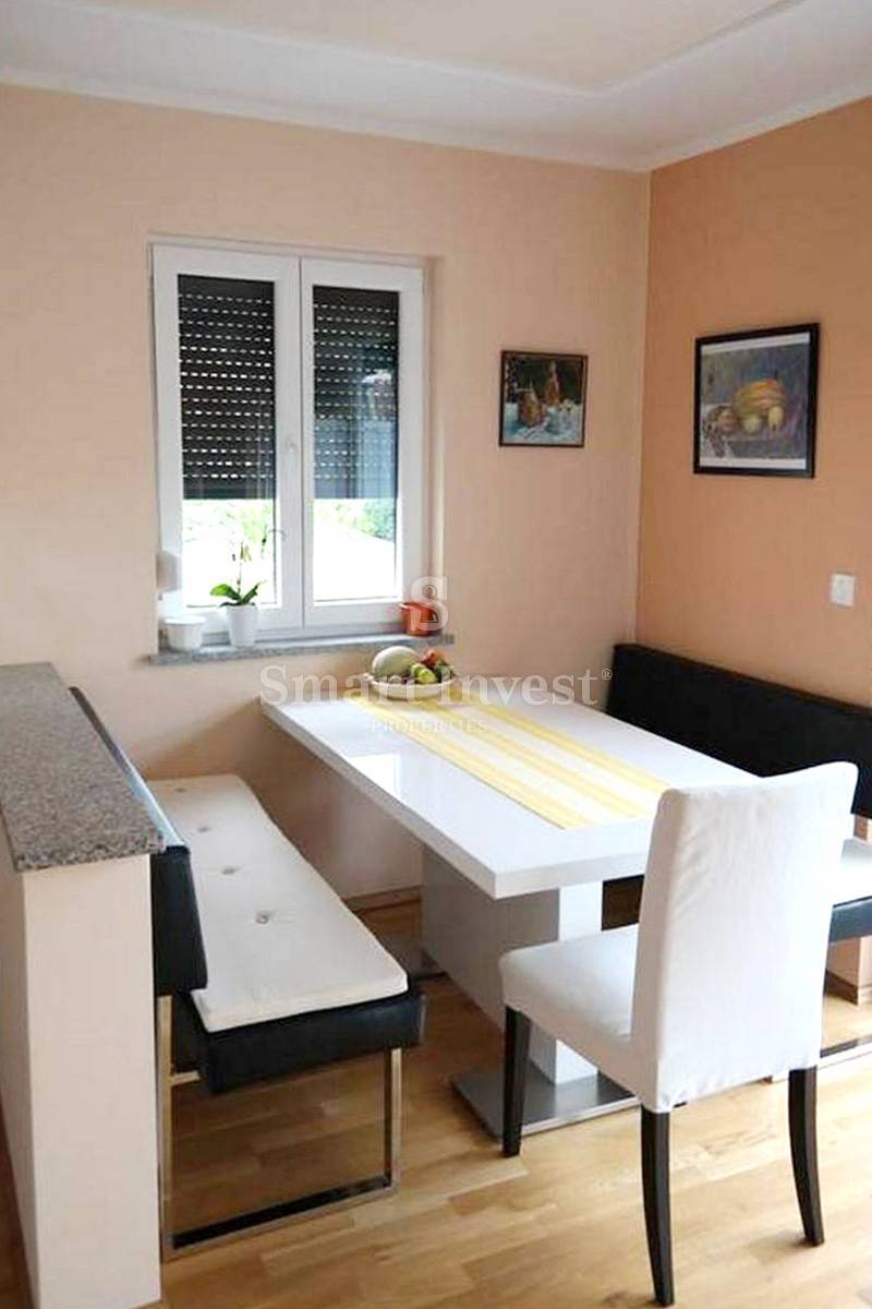 LOVRAN, Hiša s 5 apartmaji in pogledom na morje, prodamo