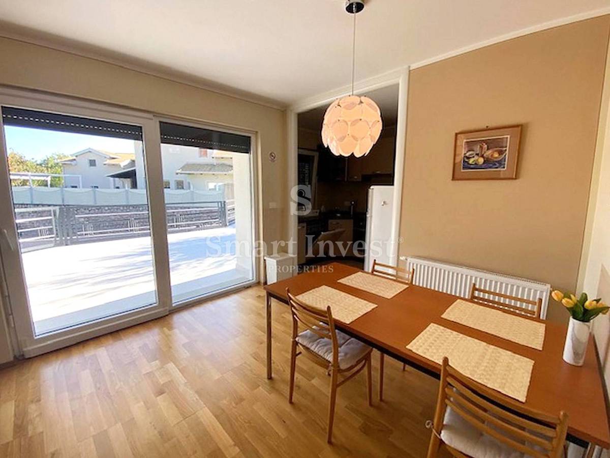 LOVRAN, Hiša s 5 apartmaji in pogledom na morje, prodamo