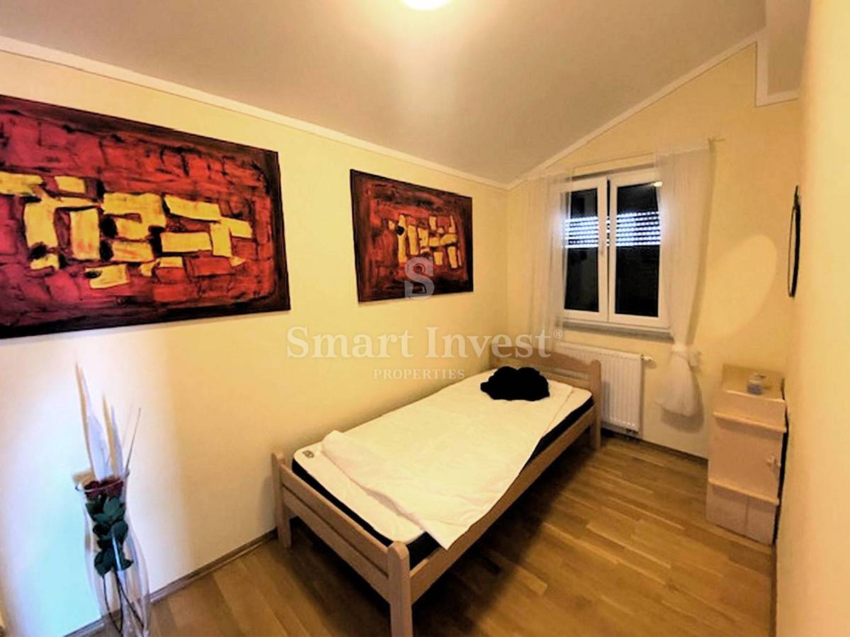 LOVRAN, Hiša s 5 apartmaji in pogledom na morje, prodamo