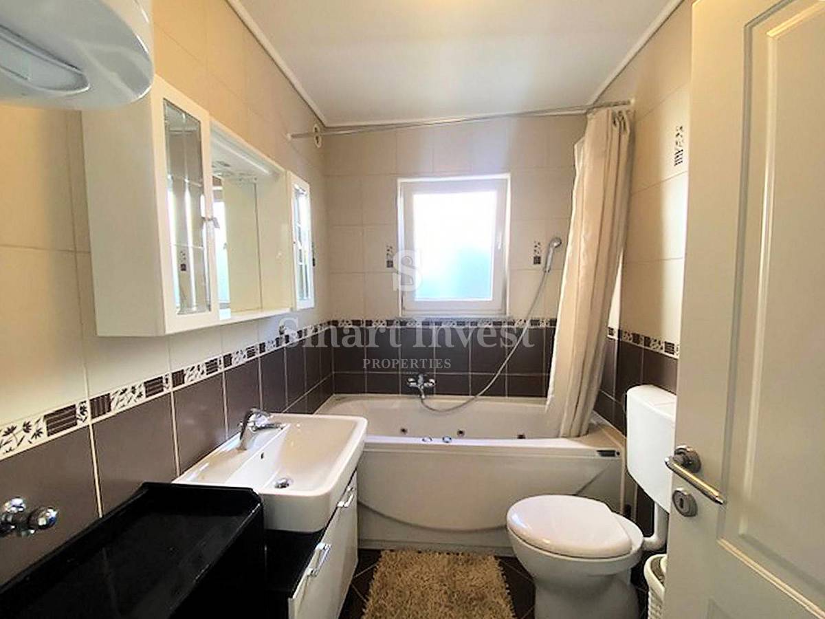 LOVRAN, Hiša s 5 apartmaji in pogledom na morje, prodamo