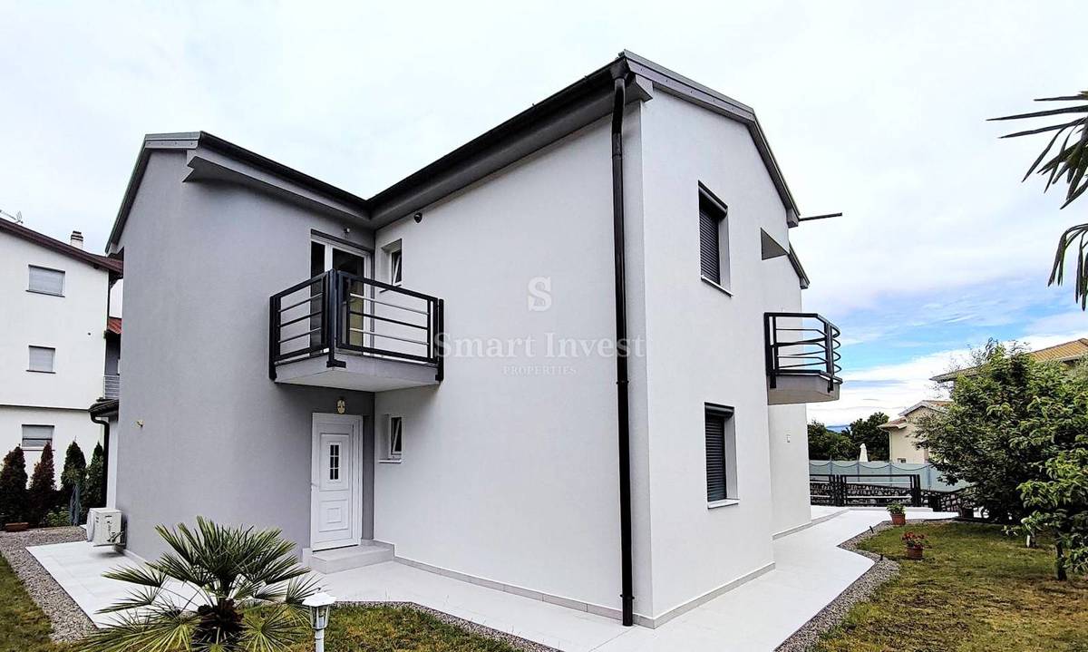 LOVRAN, Hiša s 5 apartmaji in pogledom na morje, prodamo