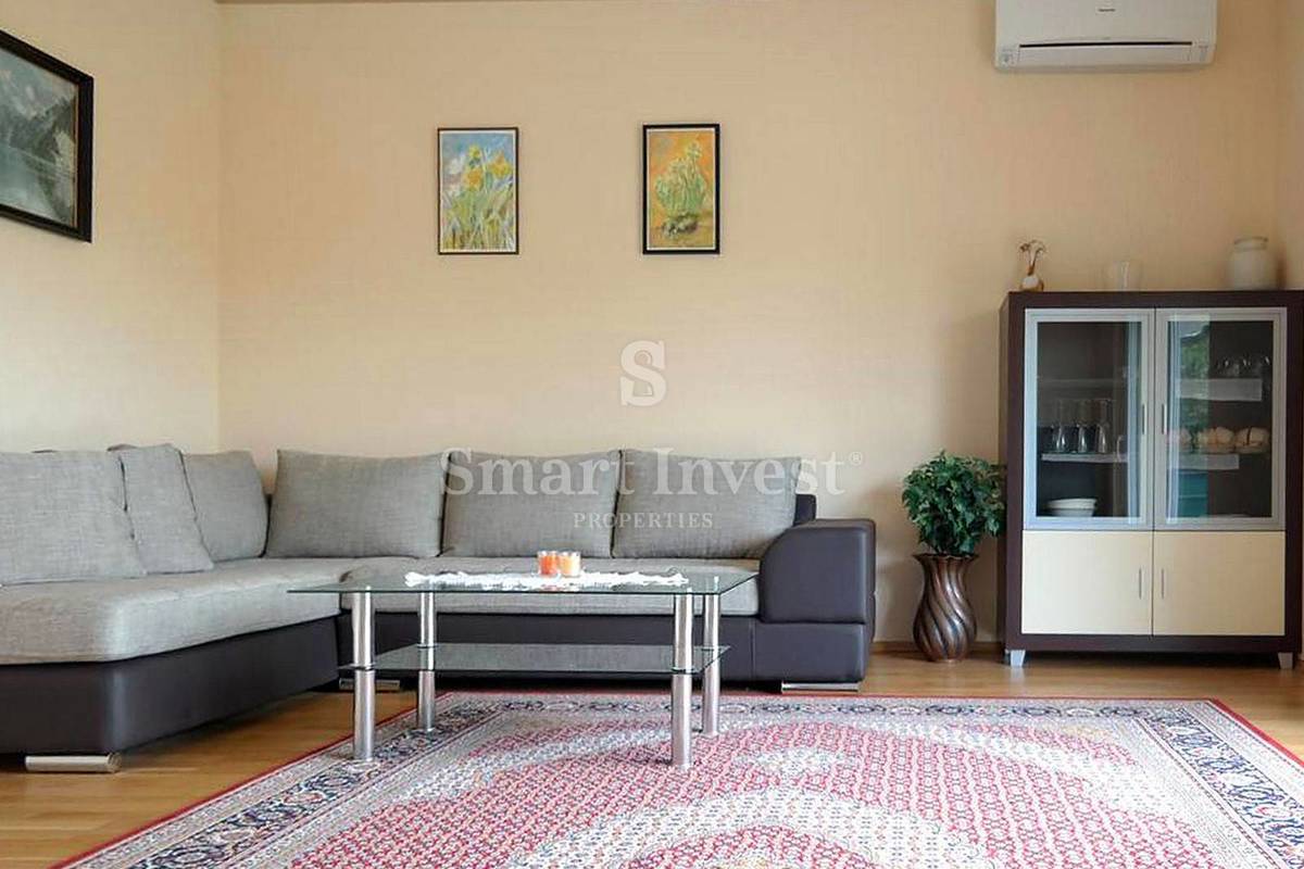 LOVRAN, Hiša s 5 apartmaji in pogledom na morje, prodamo