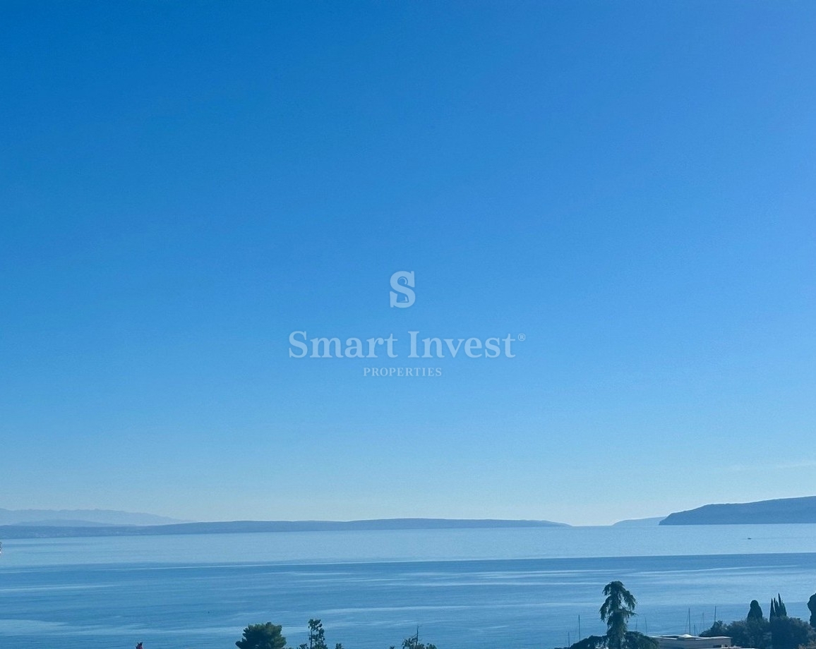 IČIĆI, stanovanje s parkirnim mestom in pogledom na morje, na odlični lokaciji