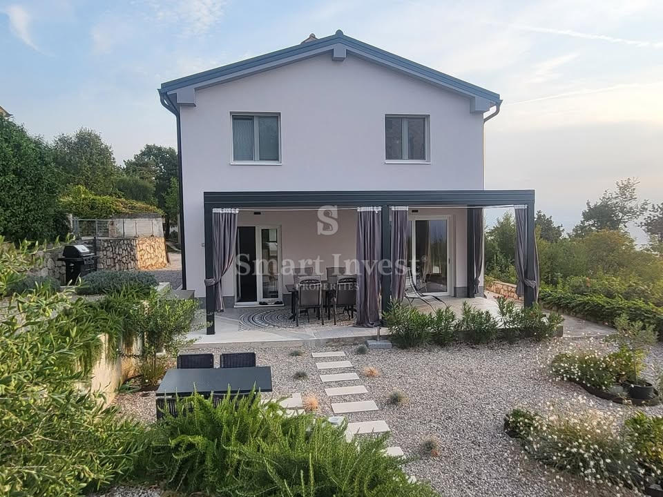 ISTRA - OKOLICA LABINA, na novo obnovljena hiša z dvema apartmajema in čudovitim pogledom na morje