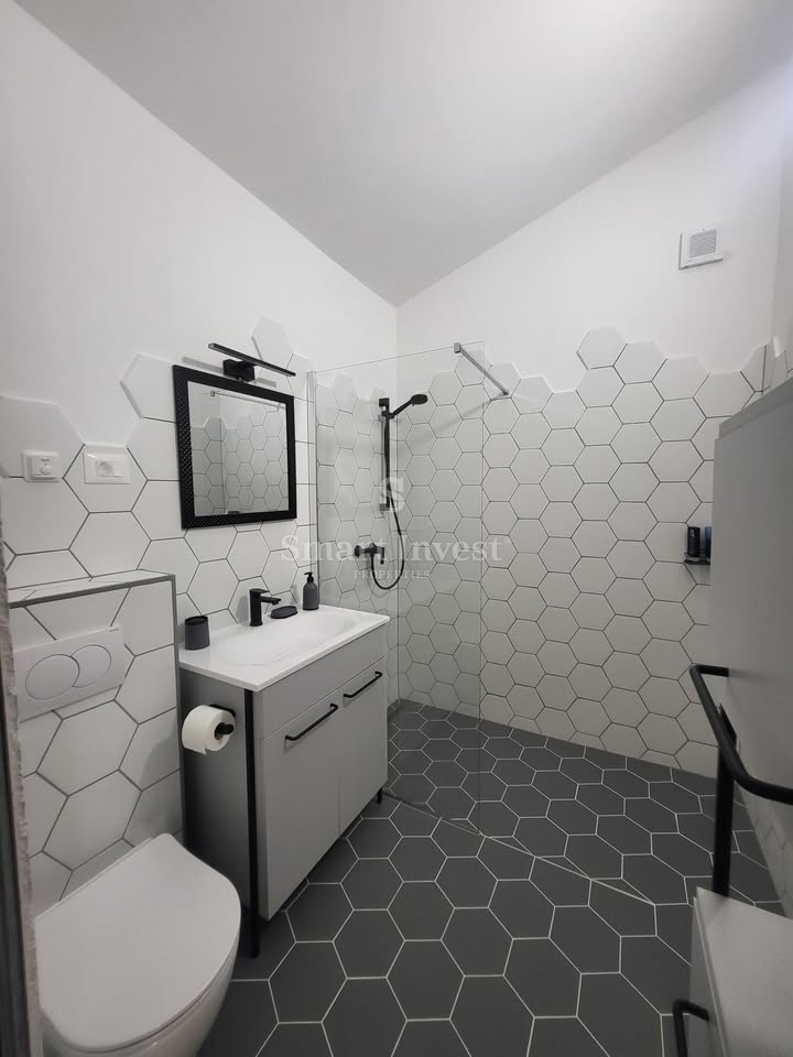 ISTRA - OKOLICA LABINA, na novo obnovljena hiša z dvema apartmajema in čudovitim pogledom na morje