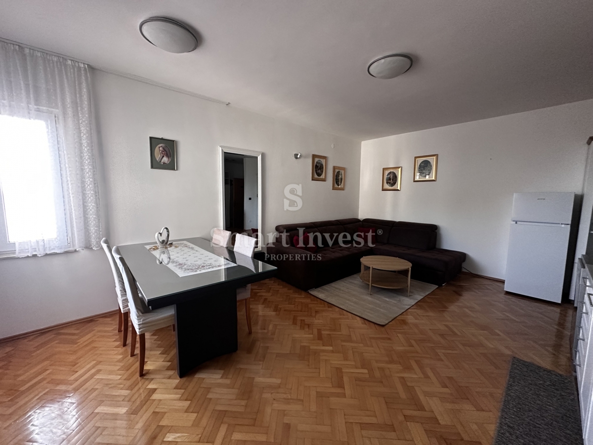 70 OPATIJA, stanovanje razdeljeno na 2 apartmaja, s pogledom na morje in vrtom