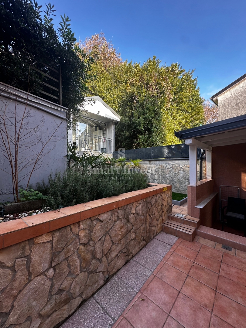 70 OPATIJA, stanovanje razdeljeno na 2 apartmaja, s pogledom na morje in vrtom