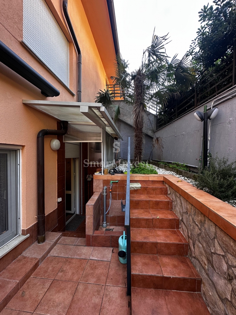 70 OPATIJA, stanovanje razdeljeno na 2 apartmaja, s pogledom na morje in vrtom