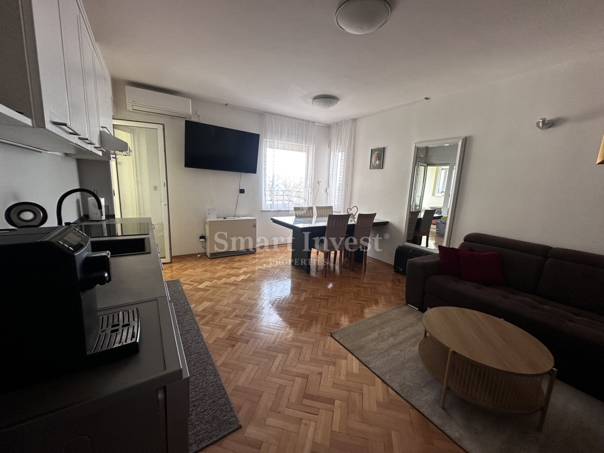 70 OPATIJA, stanovanje razdeljeno na 2 apartmaja, s pogledom na morje in vrtom