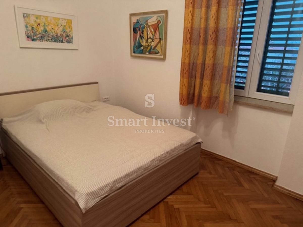 OPATIJA - CENTER, prostorno stanovanje v vili, 50 m od morja