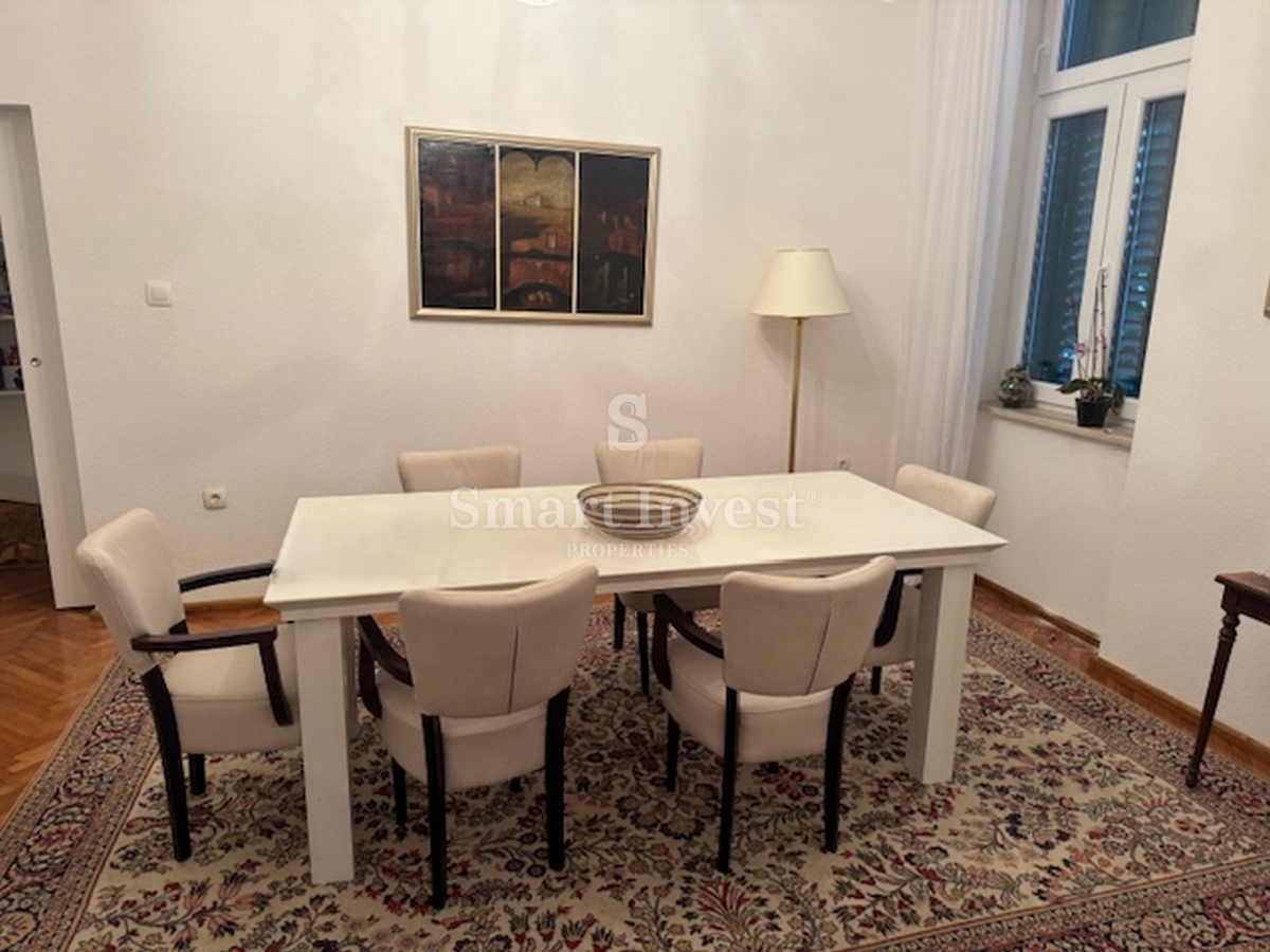 OPATIJA - CENTER, prostorno stanovanje v vili, 50 m od morja