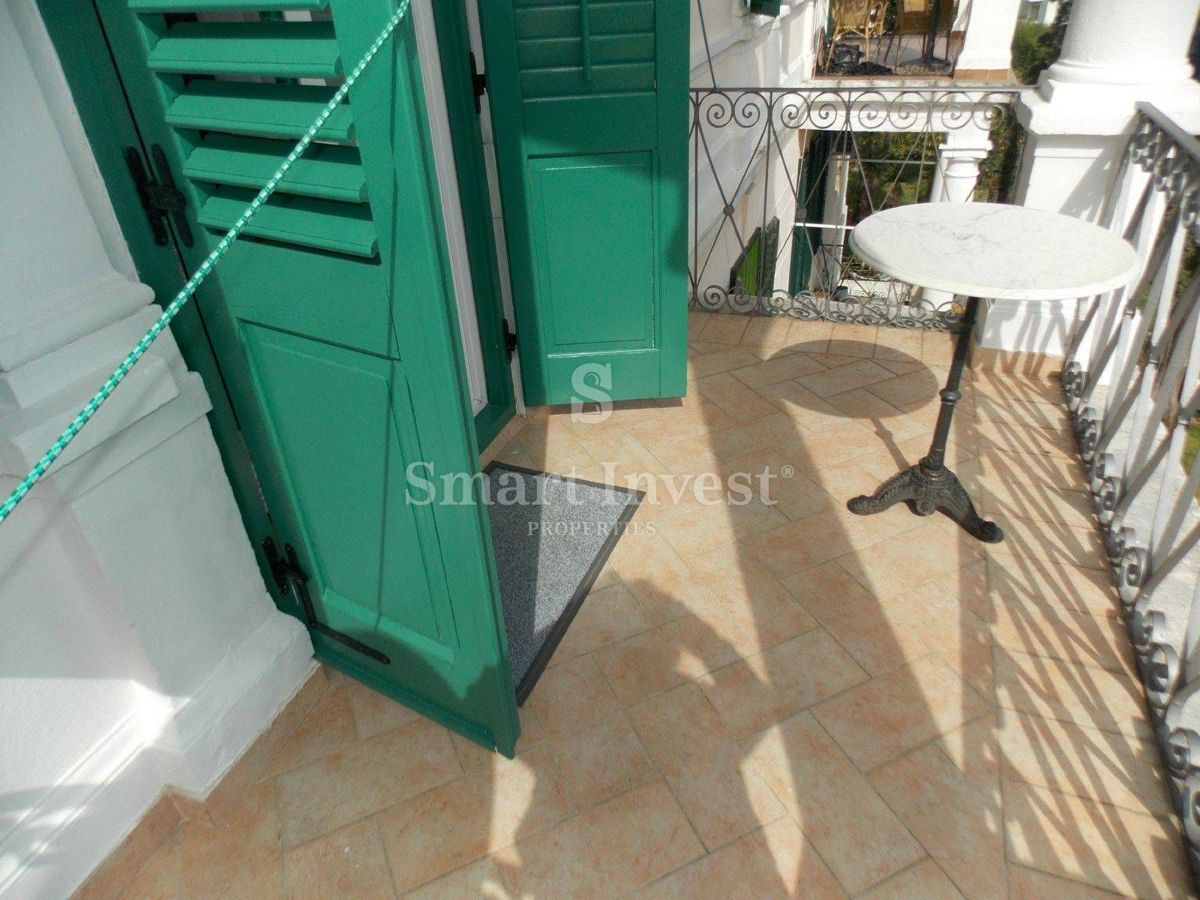 OPATIJA - CENTER, prostorno stanovanje v vili, 50 m od morja