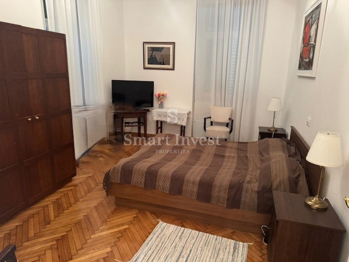 OPATIJA - CENTER, prostorno stanovanje v vili, 50 m od morja